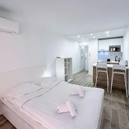 Magnifique Studio Avec Loggia, Parking, Proche De La Mer * אנטיב