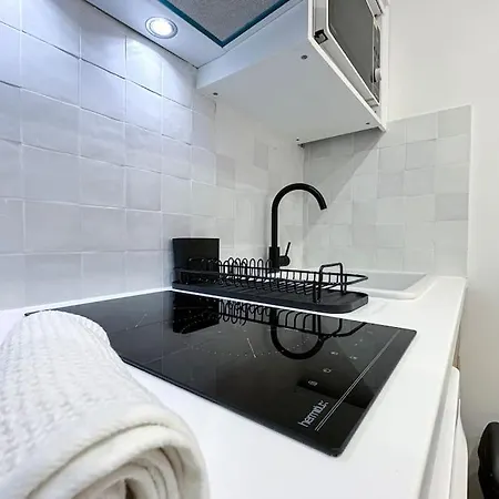 Magnifique Studio Avec Loggia, Parking, Proche De La Mer דירה *