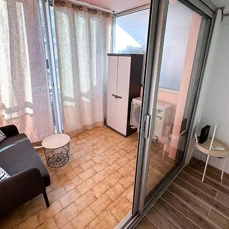 Magnifique Studio Avec Loggia, Parking, Proche De La Mer דירה *