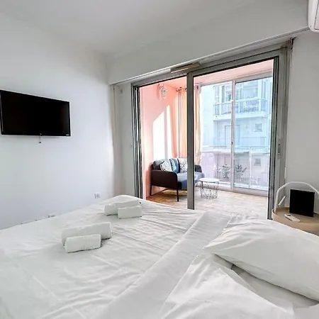 Apartment Magnifique Studio Avec Loggia, Parking, Proche De La Mer Antibes